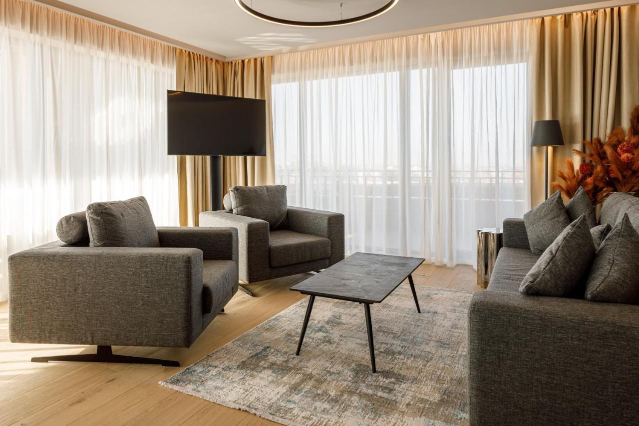 Qosmo Brasov Hotel Buitenkant foto