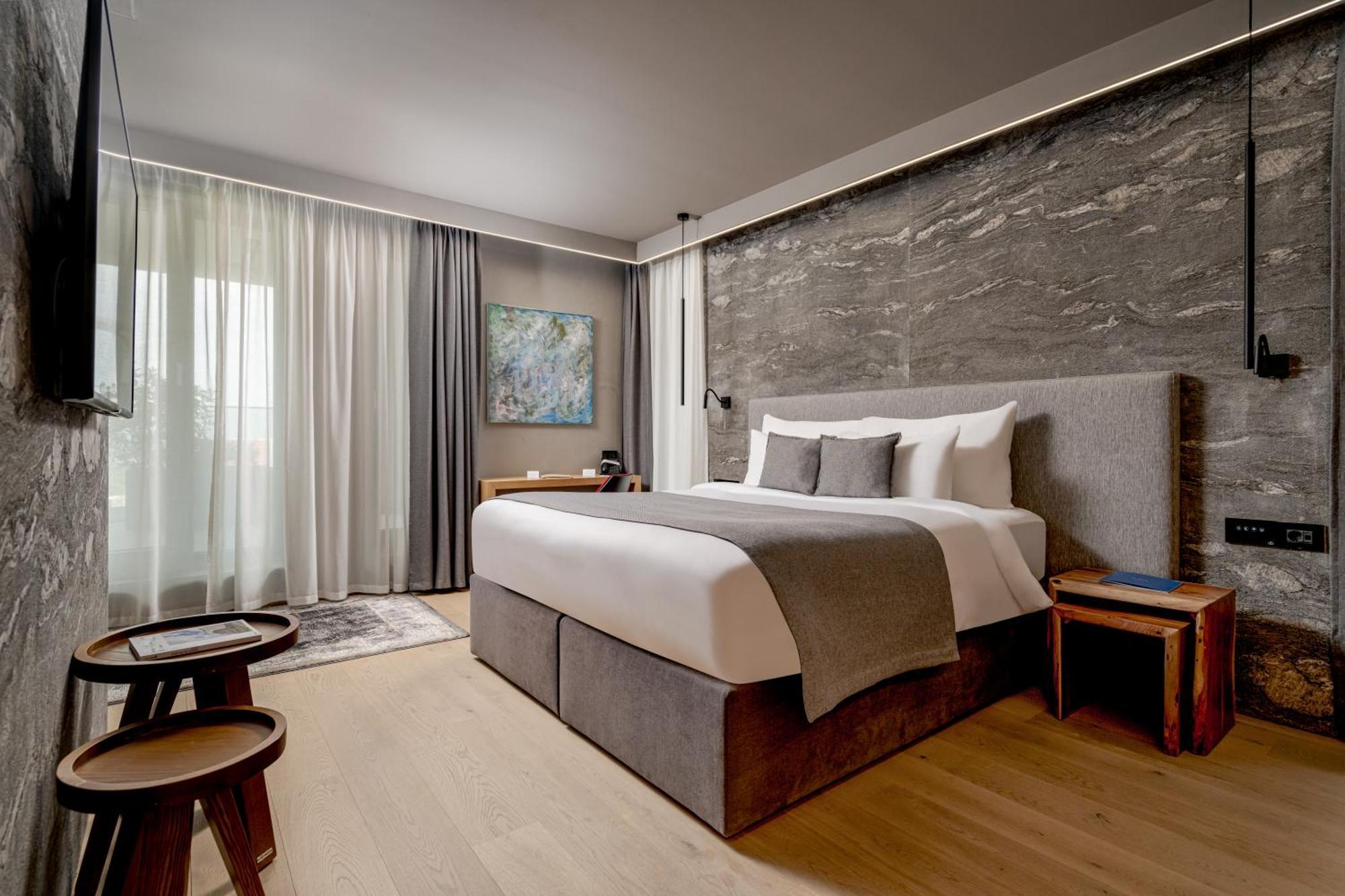 Qosmo Brasov Hotel Buitenkant foto