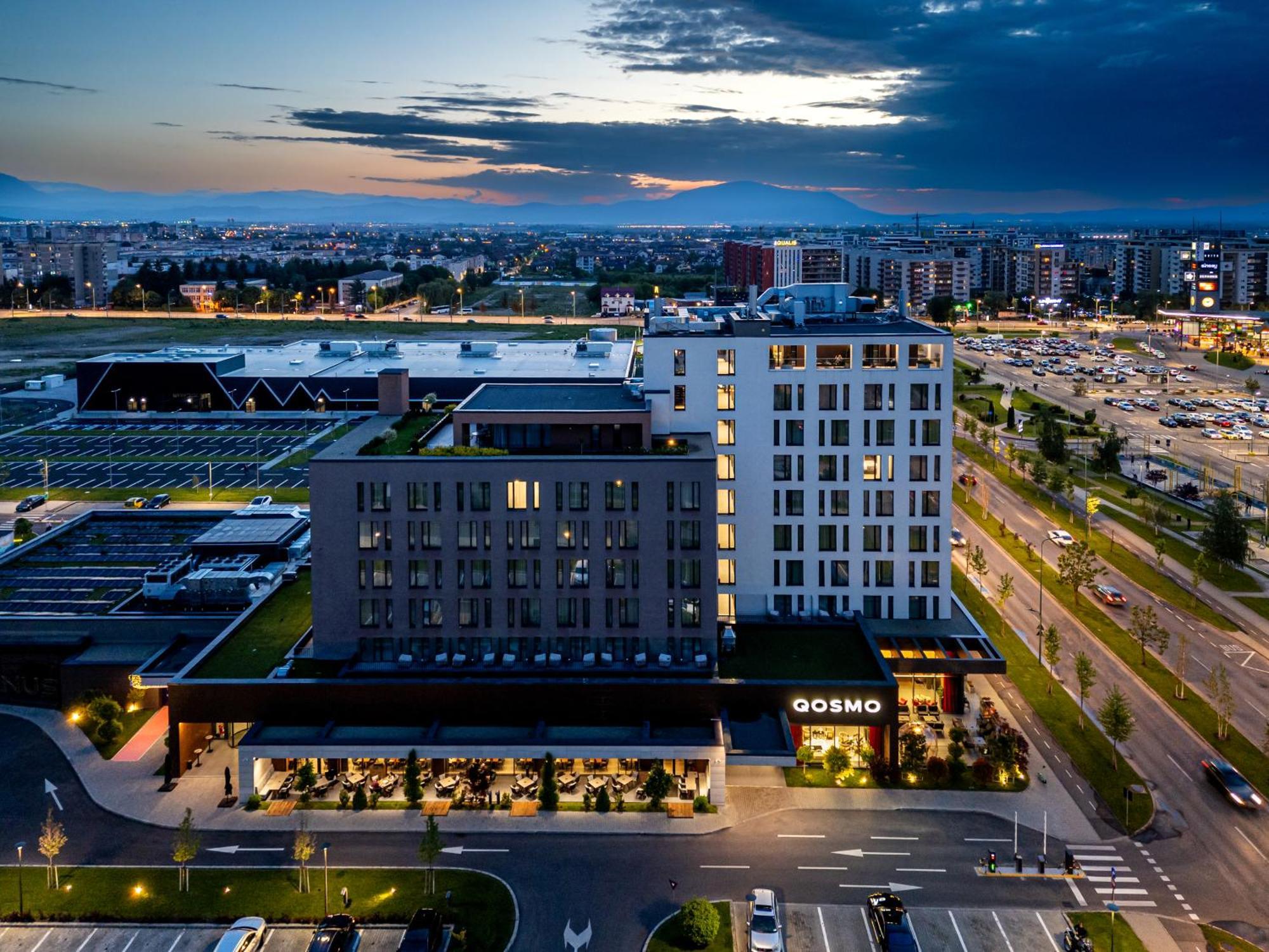 Qosmo Brasov Hotel Buitenkant foto