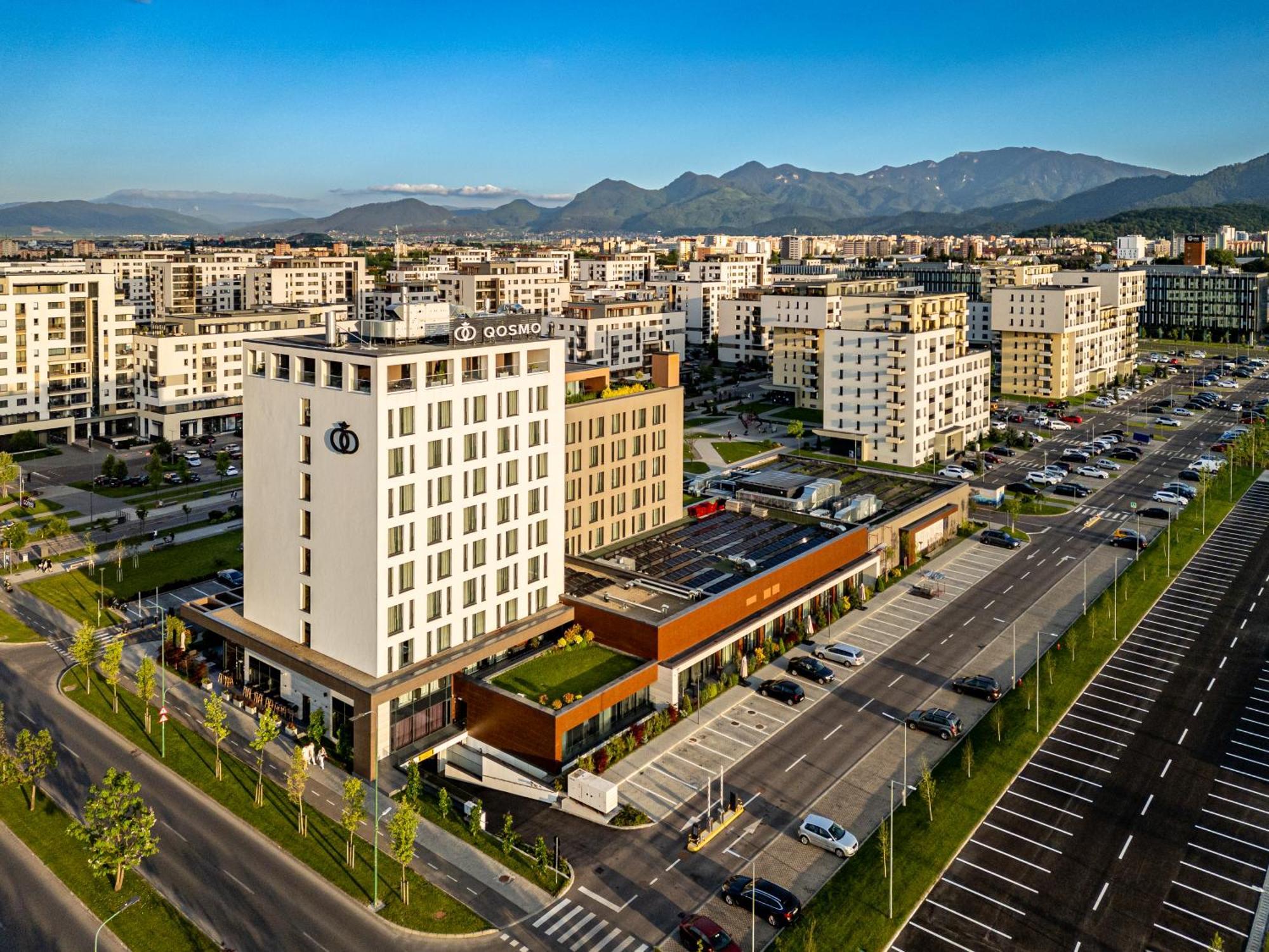 Qosmo Brasov Hotel Buitenkant foto